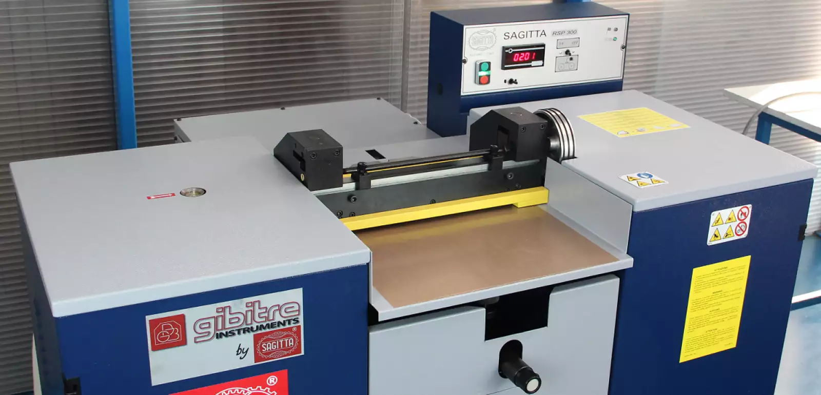 splitting machine: スプリッター：機械の作業エリアの詳細図。