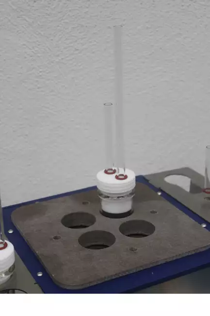 block oven for aging: block-oven-for-aging. Schematic diagram of tube placement for hot-air aging tests according to ASTM D865.