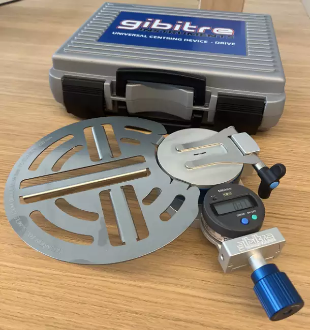 hardness testers centring: Automatic Hardness-Check-Drive. Micro-irhd automatic hardness tester: O-ring centering device. Protection box detail.