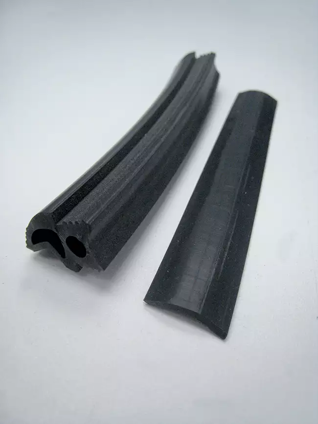 splitting machine: ラボ用スプリッター：ゴムプロファイルから試料を作成する例。