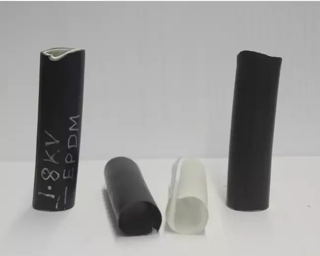 splitting machine: 実験室用スプリッター：電気ケーブルの多層被覆から採取した試料。