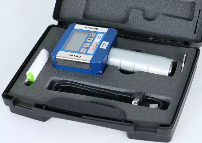 shore hardness manual: Manual Digital Hardness Tester. Detail of the plastic case for safe transport of the instrument.
