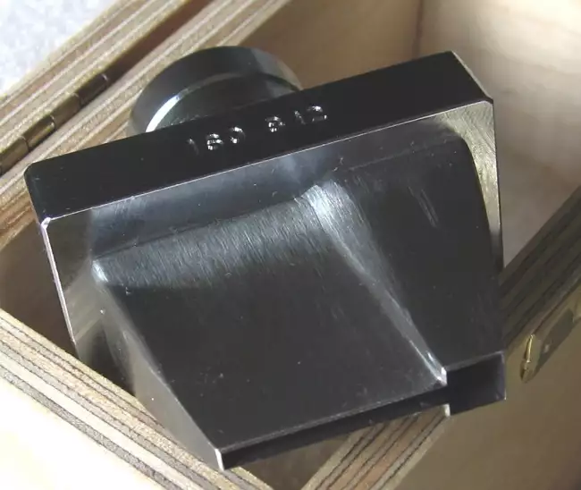 tr and brittleness tester: 低温チェック：脆性点用の試験片を準備するための金型。