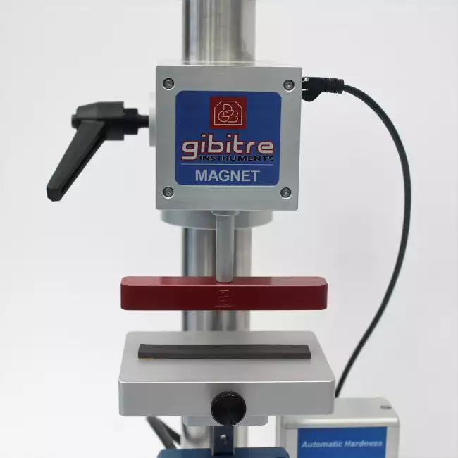 magnet tester: 磁化された製品の吸引力を測定する装置。試験例。