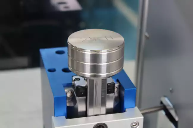 hose abrasion tester drive: ホース磨耗チェック用研磨材：交換可能なウェイトで、研磨材が試料に与える力を変えることができます。