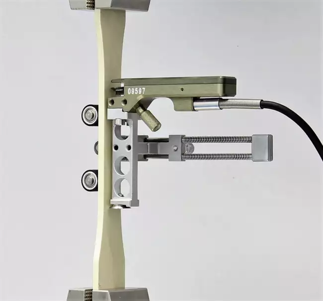 tensor tester: ISO 527およびASTM D638に準拠した弾性率測定用マイクロストレインゲージ